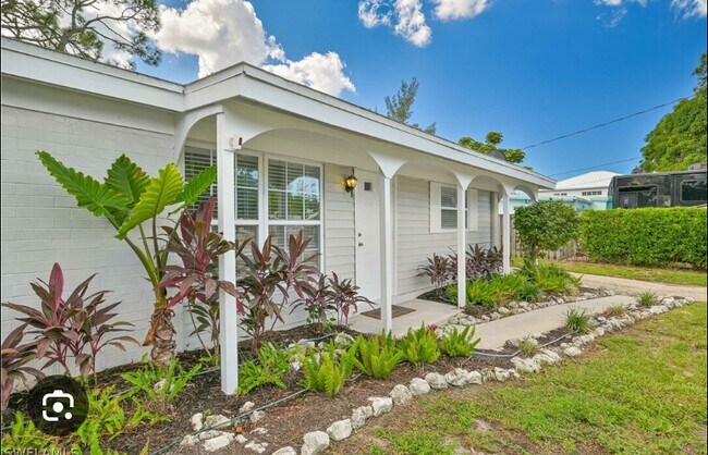 Foto del edificio - 2140 Harbor Ln
