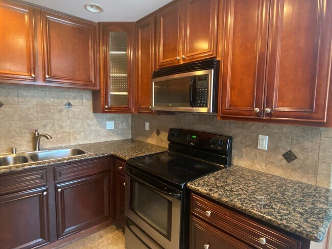 Foto del edificio - Perfectly Appointed Renovated 2 Bedroom 1 Bath Condo in Santa Clara