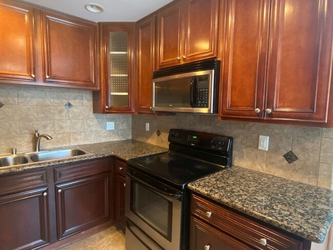 Building Photo - Perfectly Appointed Renovated 2 Bedroom 1 Bath Condo in Santa Clara