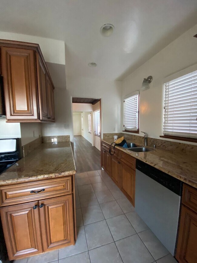 Building Photo - 143A -145