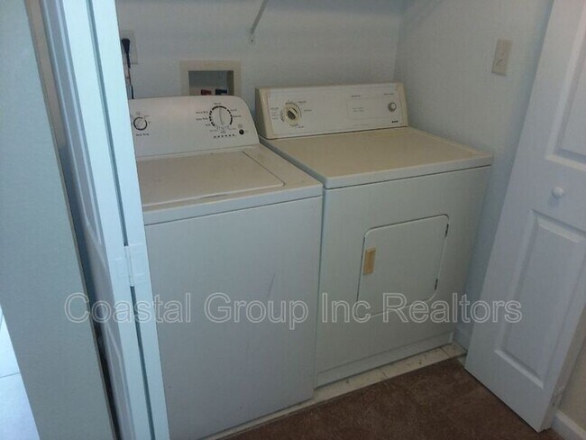 Foto del edificio - 8550 Tidewater Dr