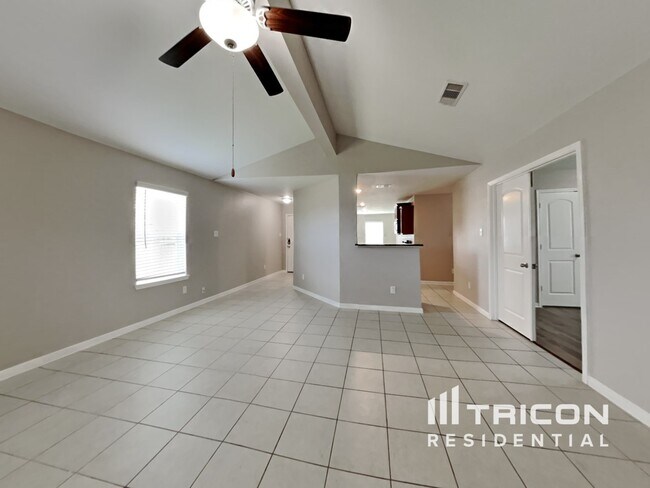 Building Photo - 664 Totem Trail Dr
