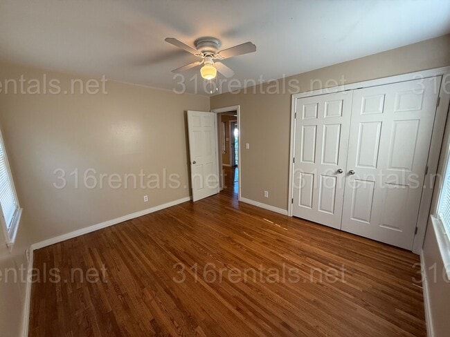 Building Photo - $995 - 2 bedroom / 1 bathroom - Single Fam...