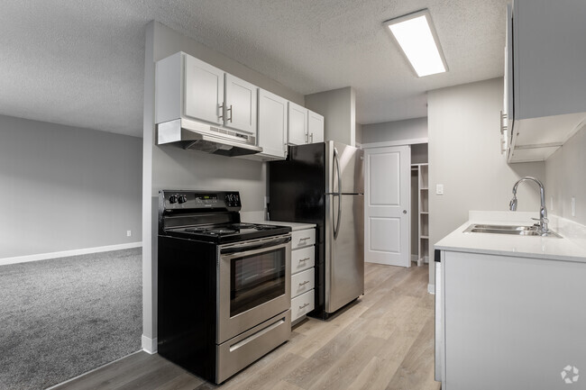 1BR, 1BA - 590 SF - 2121 Multnomah