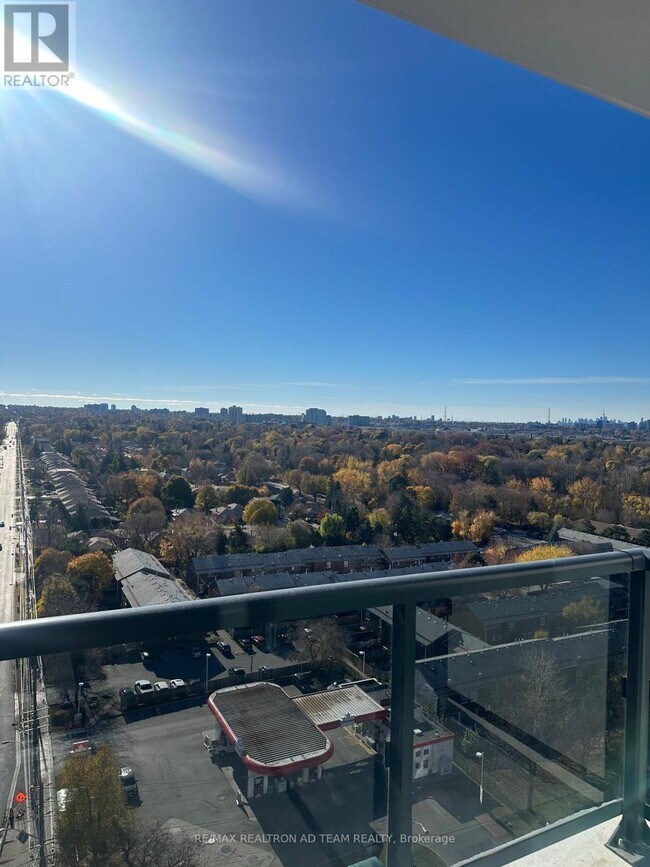 Photo du bâtiment - 1350 Ellesmere Rd