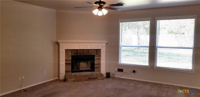 Building Photo - 619 Rolling Hills Dr