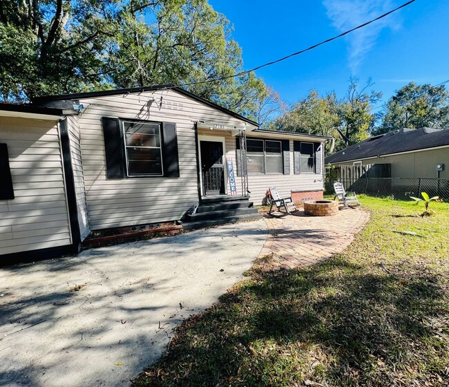 Building Photo - Family home N Jacksonville