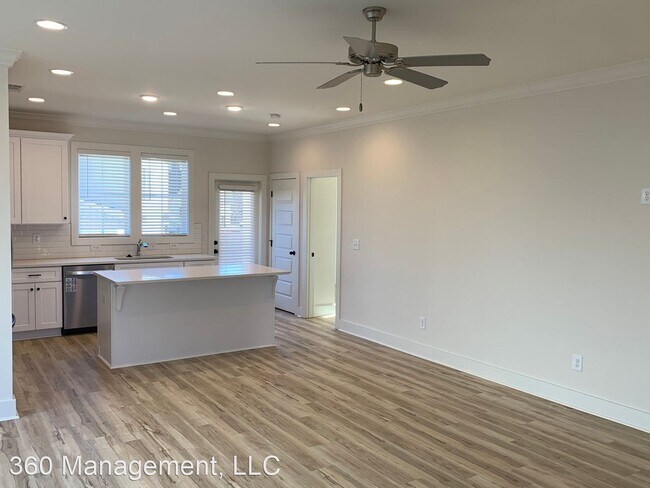 Foto del edificio - 3 br, 2 bath House - 568 Piper Ave