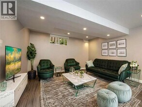 Building Photo - 34 Peach Blossom Crescent