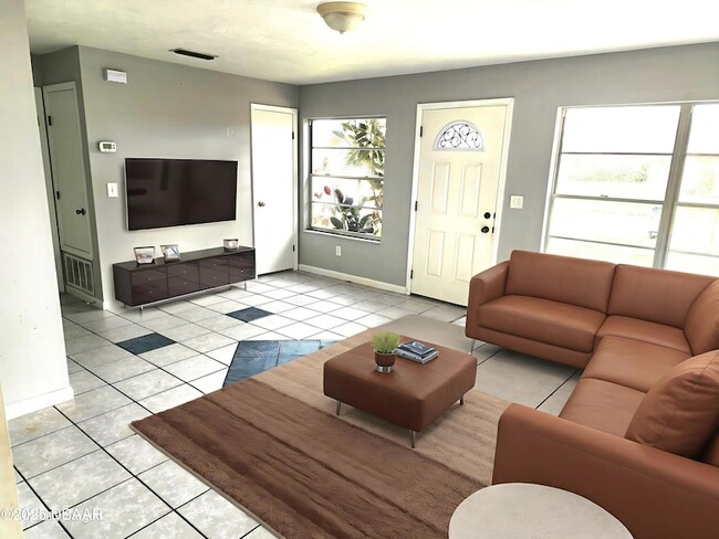 Photo - 904 Emma St House