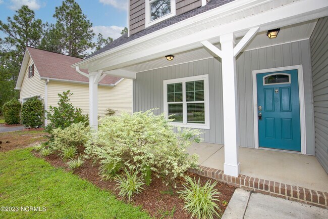 Building Photo - 721 Thrush Dr