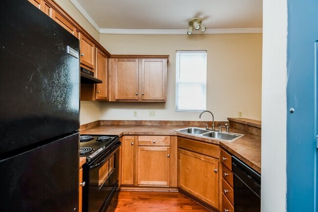 Building Photo - Lovely 2 Story with Plenty of Yard Space!