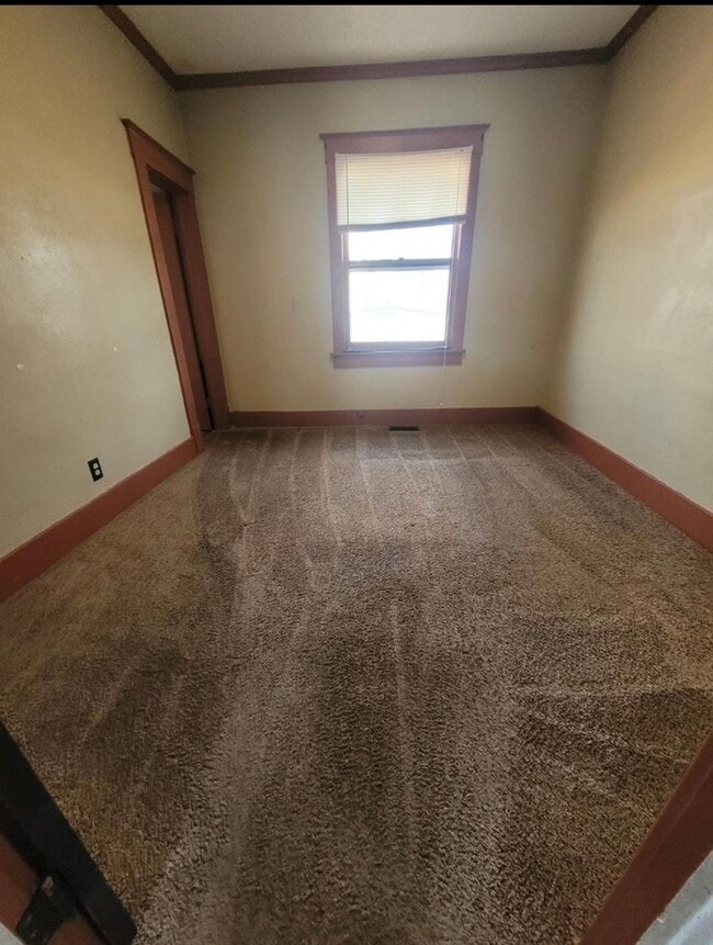 Building Photo - $795 - 2 bed 1 bath - Single Family Home