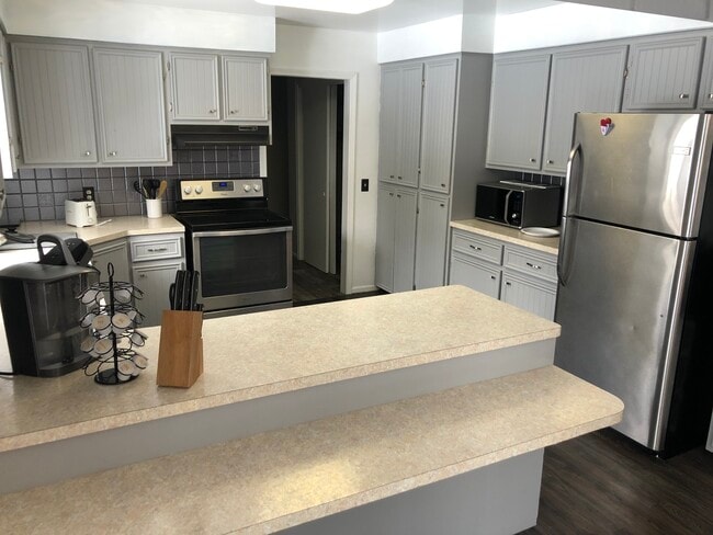Kitchen - 4799 Chalet Ln SW