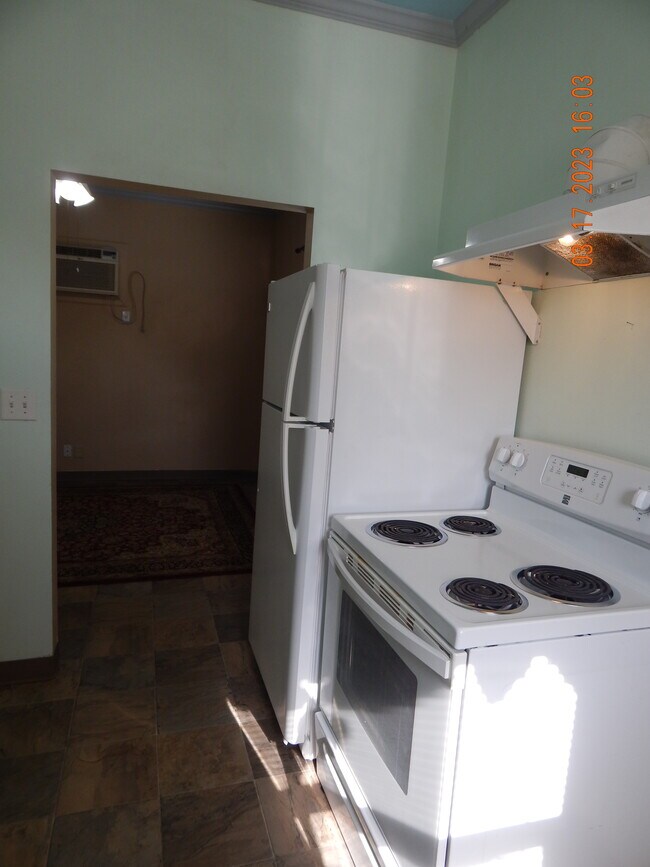 Applicances - 401 E Sumach St