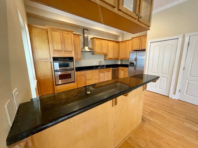 Foto del edificio - 3 Bed 2.5 Bath Townhouse in A+ location!
