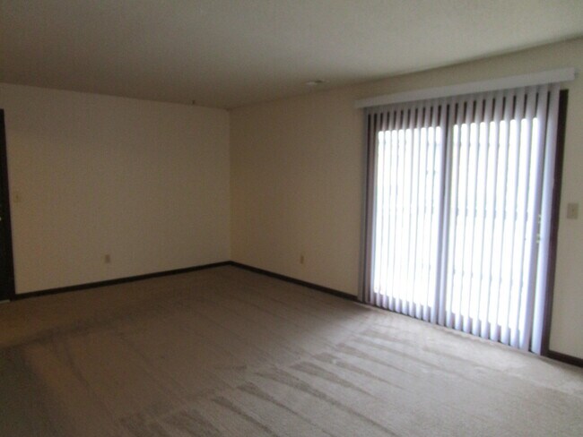 Building Photo - 505 Columbia Dr