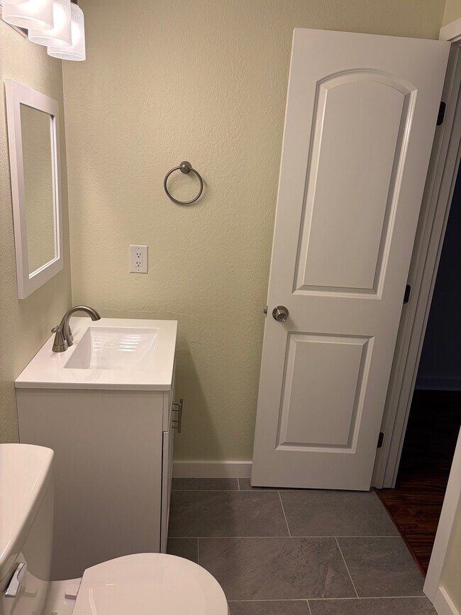 Building Photo - 2128 Retreat Ct