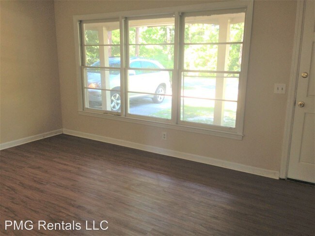 Building Photo - 3 br, 2 bath Room For Rent - 201 Faculty Blvd