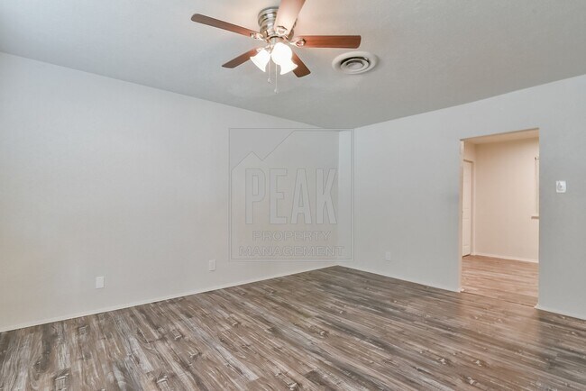 Building Photo - Beautiful Home for Rent In Great Location!