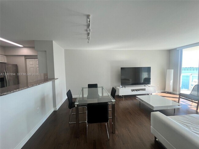 Foto del edificio - 1155 Brickell Bay Dr