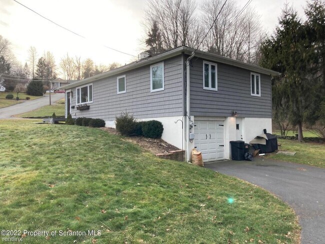Building Photo - 3 br, 1 bath House - 201 Florence St