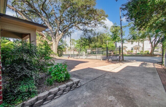 Foto del edificio - 4505 Caroline St