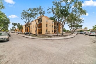 Building Photo - 525 W 69th St