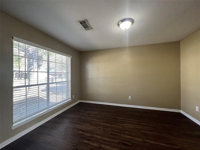 Foto del edificio - 28811 Stapleford St