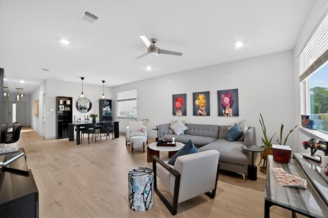 Building Photo - 2413 Tucker Ln