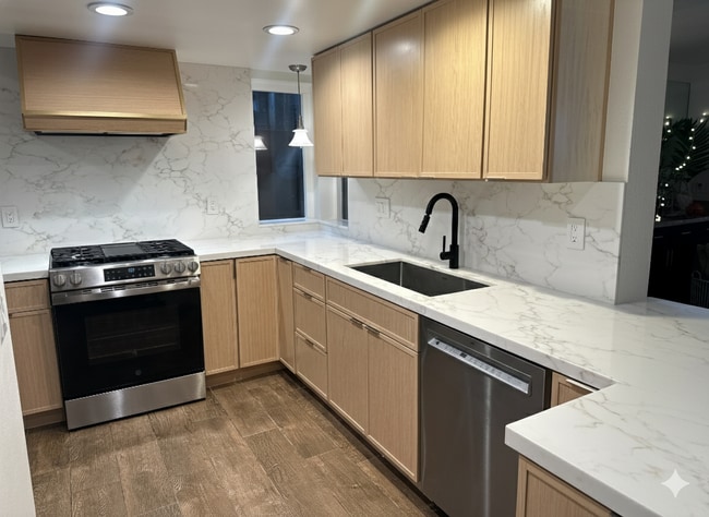 fully stocked with everything for a long term stay - 4010 Layang Layang Cir