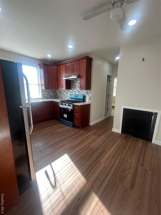 Building Photo - 33 Horatio St