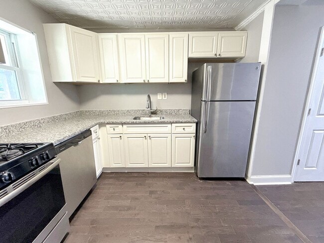 Foto del edificio - Charming Baltimore Rowhome with Private Backyard & Modern Updates