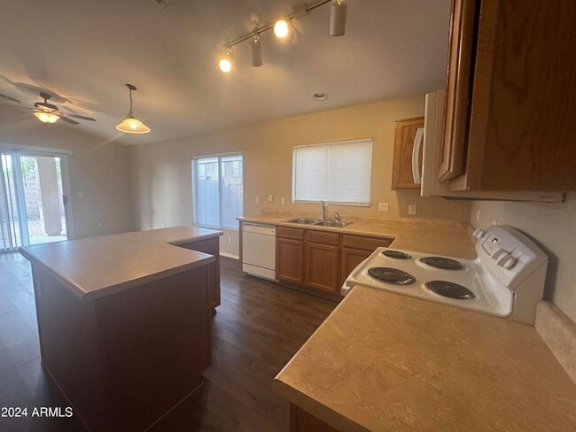 Building Photo - 22661 W Mesquite Dr