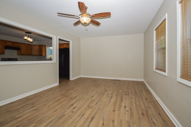 Building Photo - Cozy 4 Bedroom