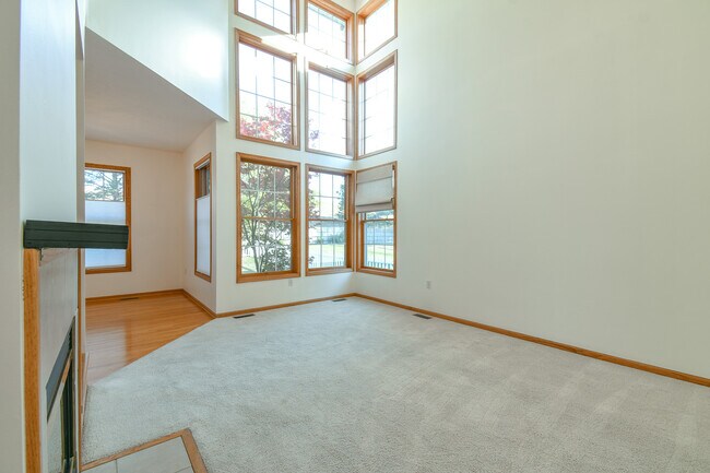 Leaving Room - 9416 Forest Glen Dr