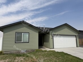 Building Photo - 151 SW Nye Ave