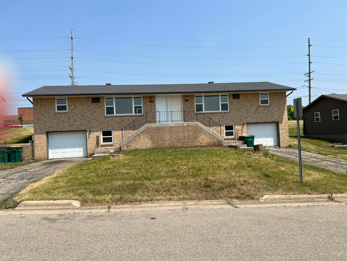 Front View (right unit) - 110 Ridge Dr