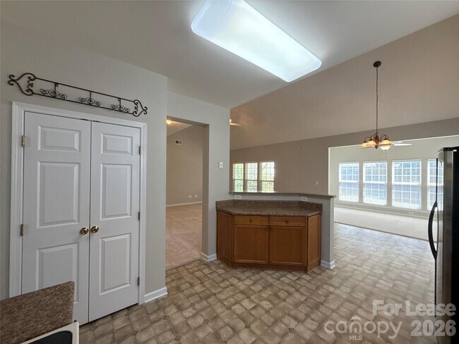 Building Photo - 2140 Pineapple Ct