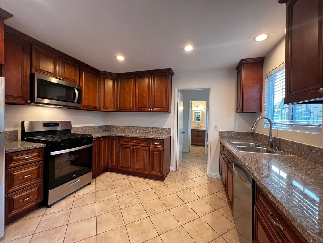 BEAUTIFUL HOUSE READY TO MOVE IN, New app... - BEAUTIFUL HOUSE READY TO MOVE IN,  New app...