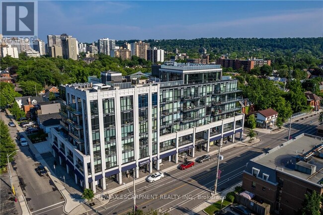 Photo du bâtiment - 101-101 Locke St S