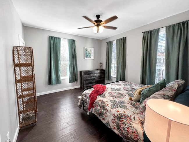 Photo - 638 W Elmira St Apartment