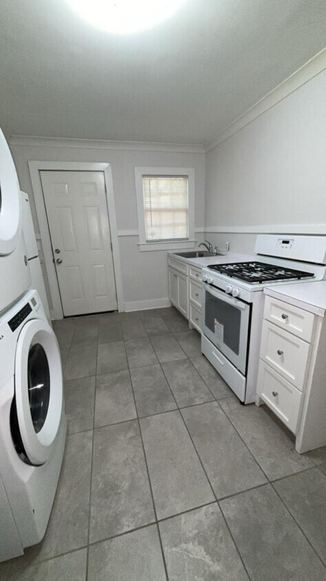 Foto principal - 807 Riverview Dr