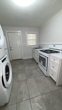 Building Photo - 807 Riverview Dr