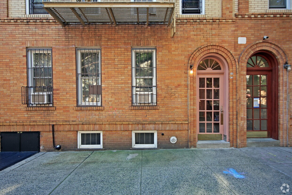 Foto del edificio - 41-23 49th St