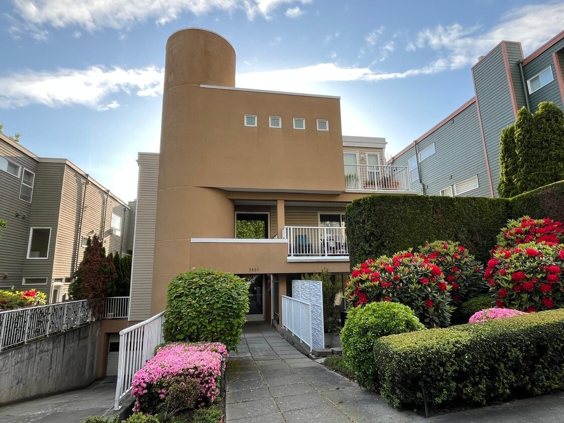 Primary Photo - 2851 14th Ave W