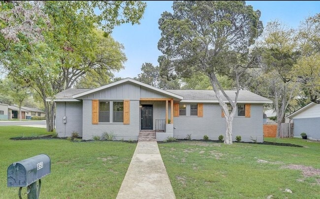 Building Photo - 850 Timber Dr