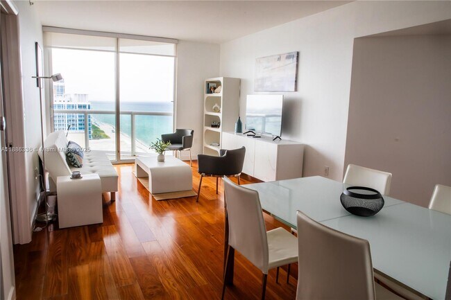 Foto del edificio - 6365 Collins Ave
