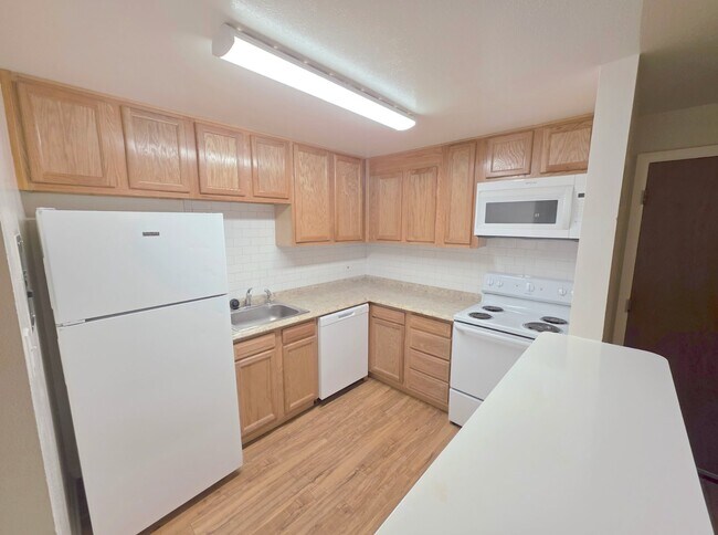 Building Photo - 1375 Everett Ct