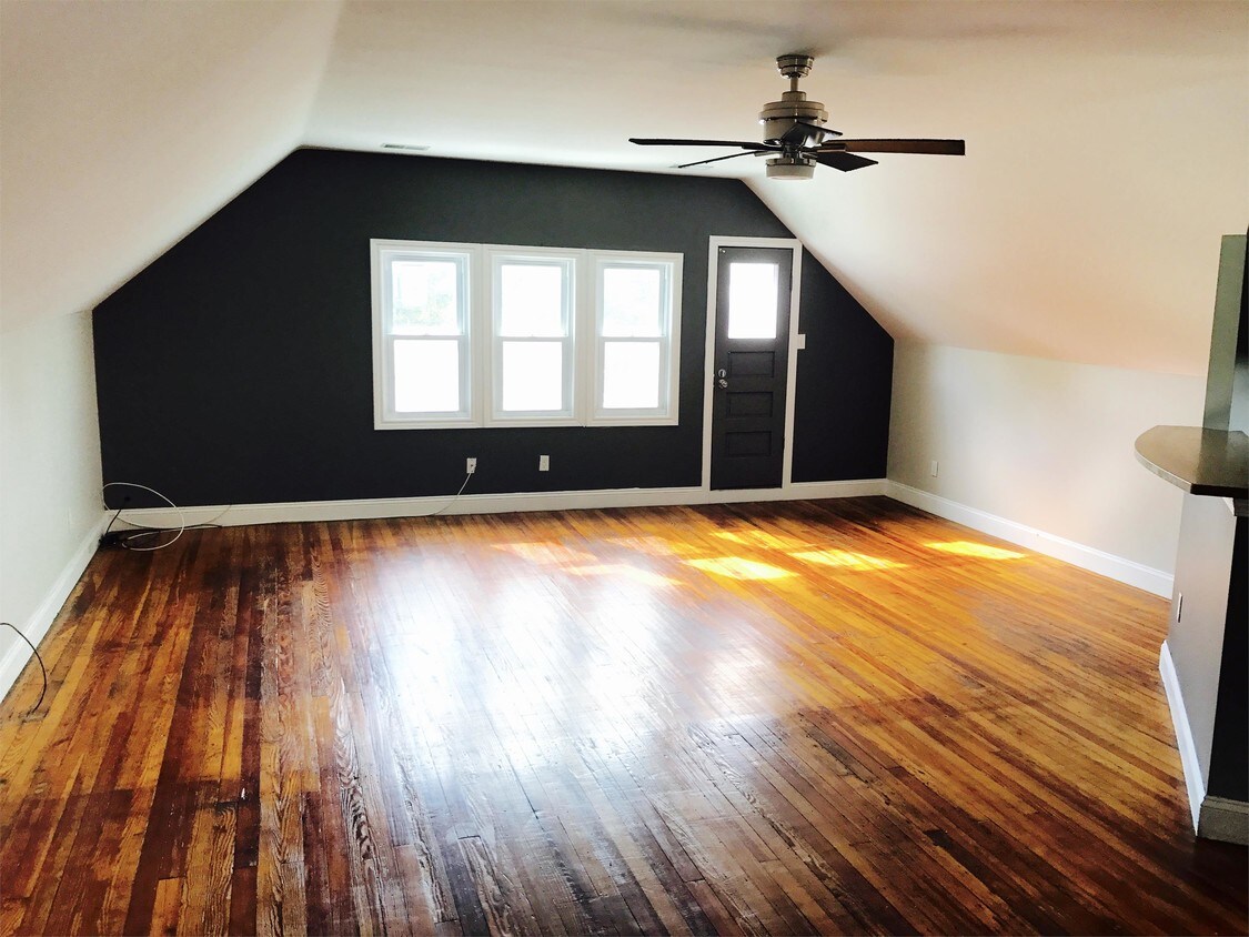Primary Photo - 1535 Hertel Ave